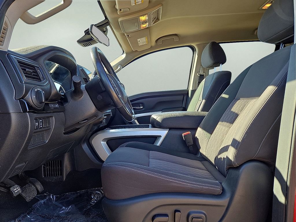 Used 2024 Nissan Titan SV w/ SV Convenience Package image 25