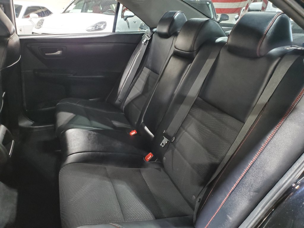 Used 2016 Toyota Camry SE FWD image 21