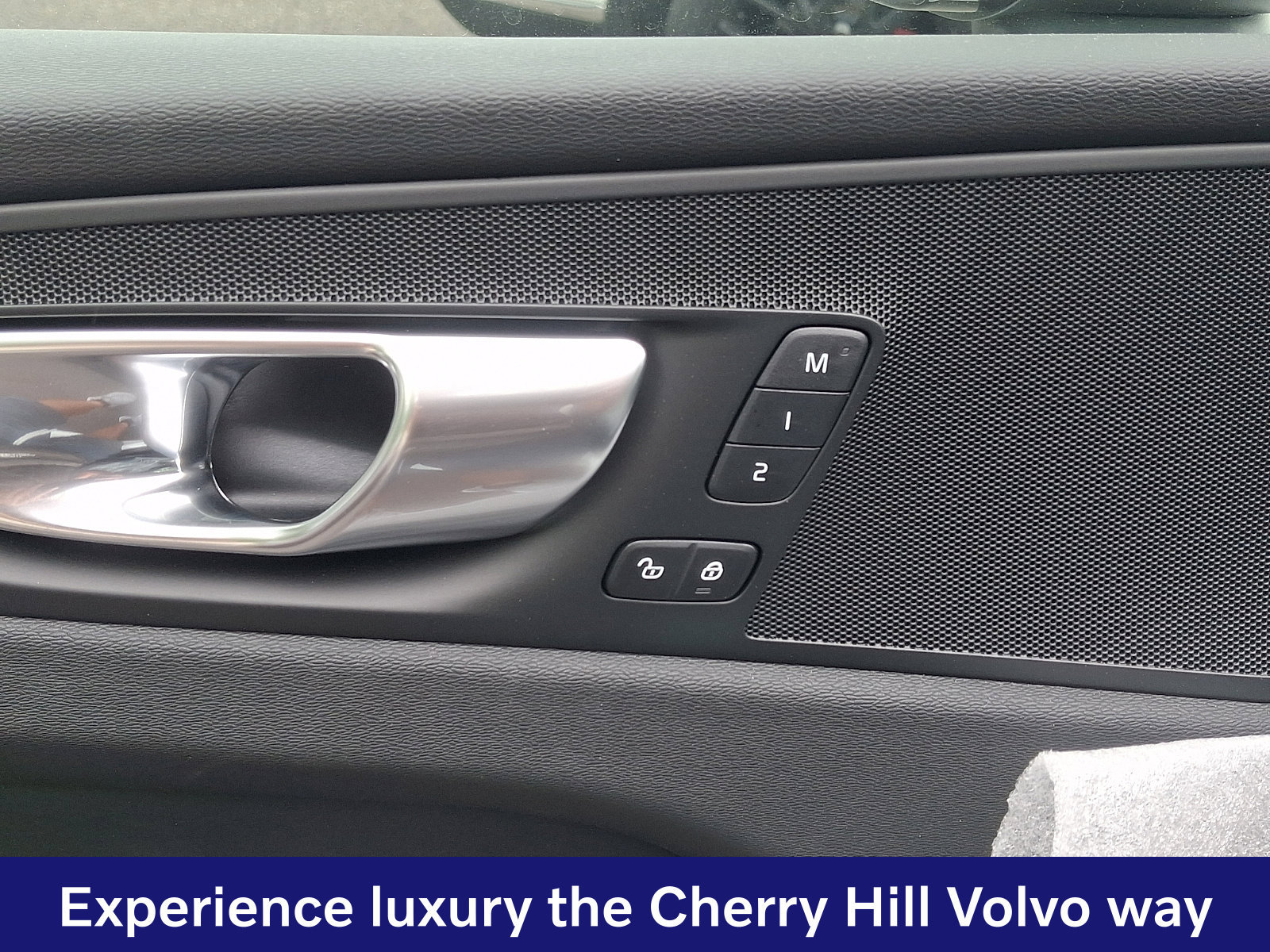 New 2026 Volvo XC60 B5 Plus w/ Climate Package AWD/4WD image 9