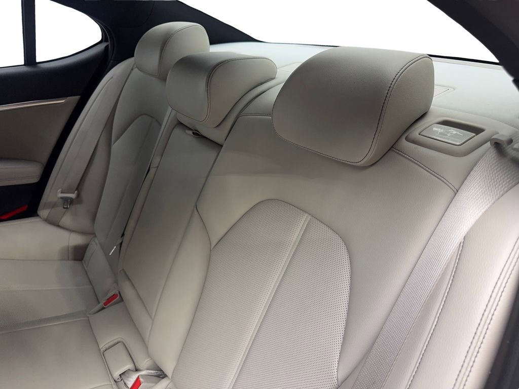 Used 2023 Genesis G70 2.0T image 35