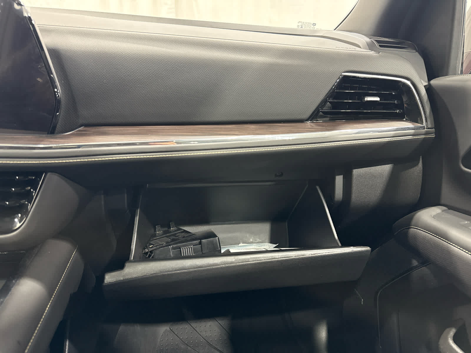 Certified 2025 Chevrolet Suburban Premier AWD/4WD image 23