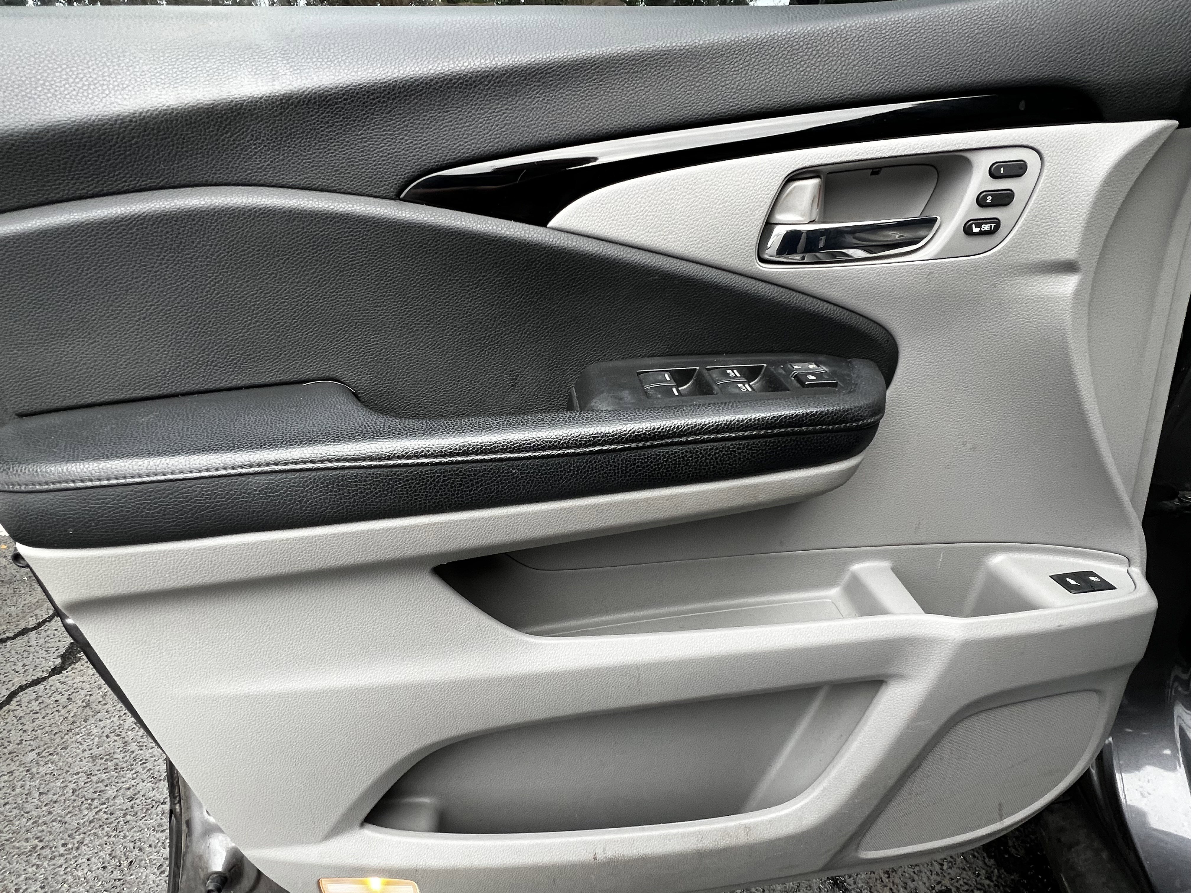 Used 2017 Honda Pilot Touring image 13