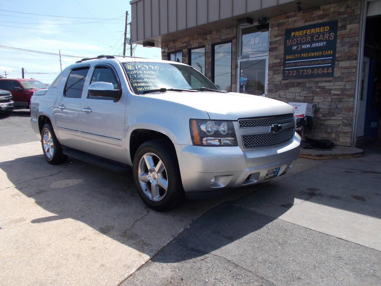 Used 2011 Chevrolet Avalanche LTZ image 1