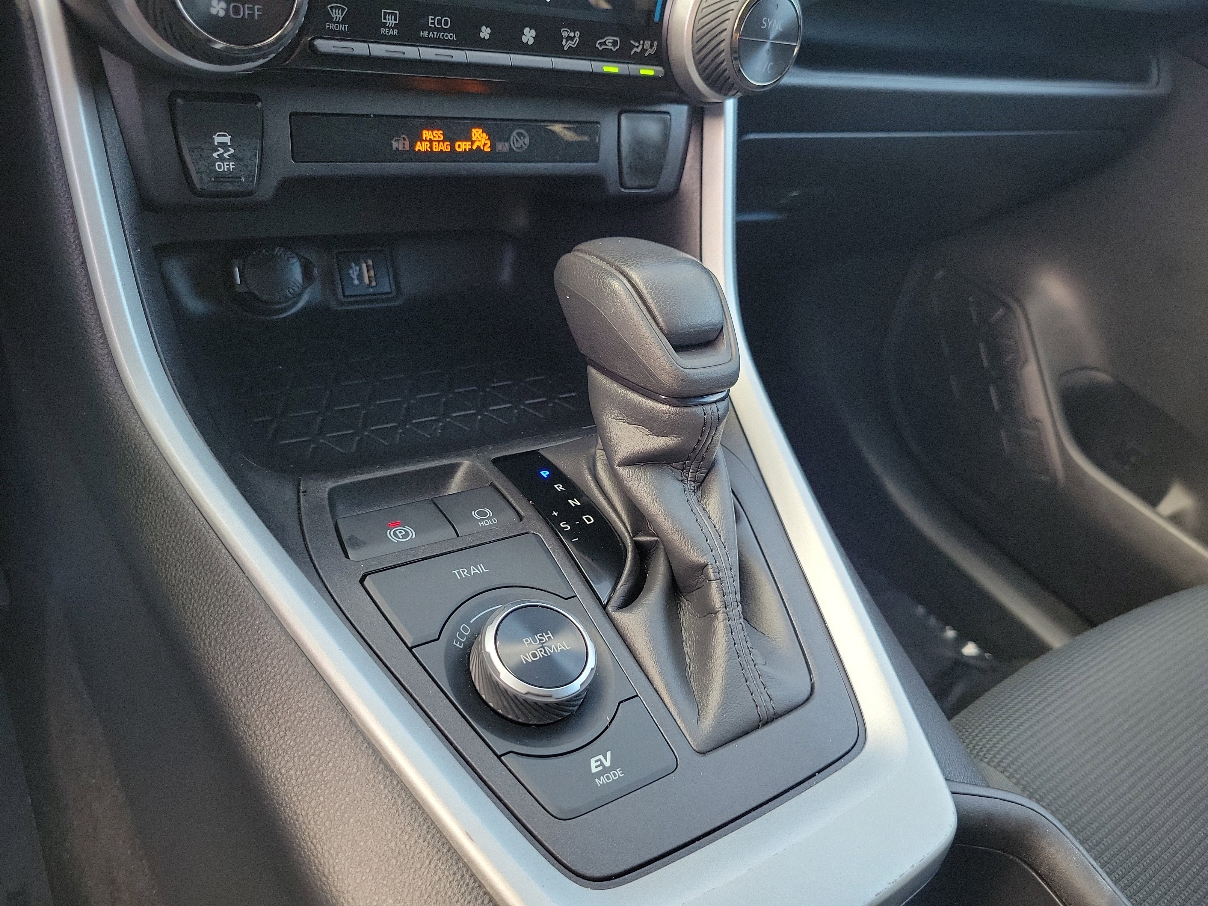 Used 2024 Toyota RAV4 LE image 20