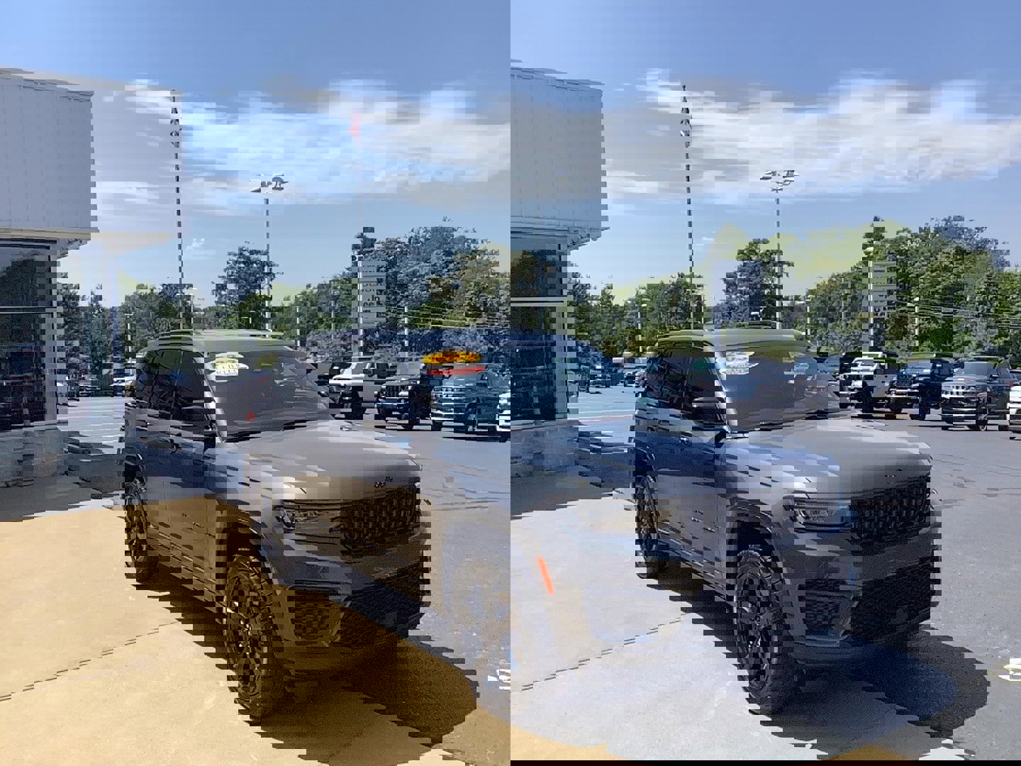 Certified 2023 Jeep Grand Cherokee Altitude image 3