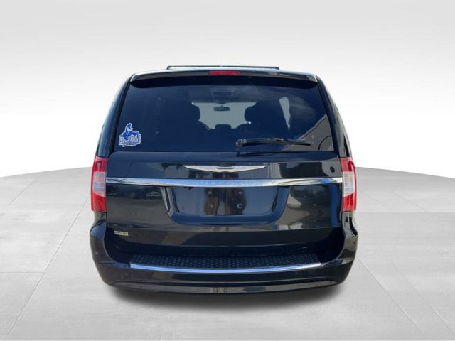 Used 2014 Chrysler Town & Country Touring FWD image 4