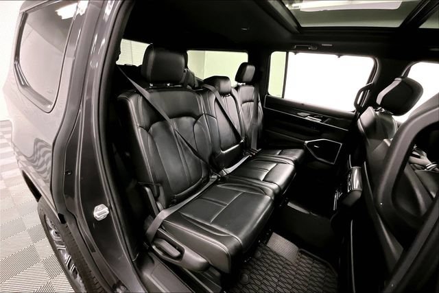 Used 2023 Jeep Wagoneer 4WD w/ Premium Group I image 25