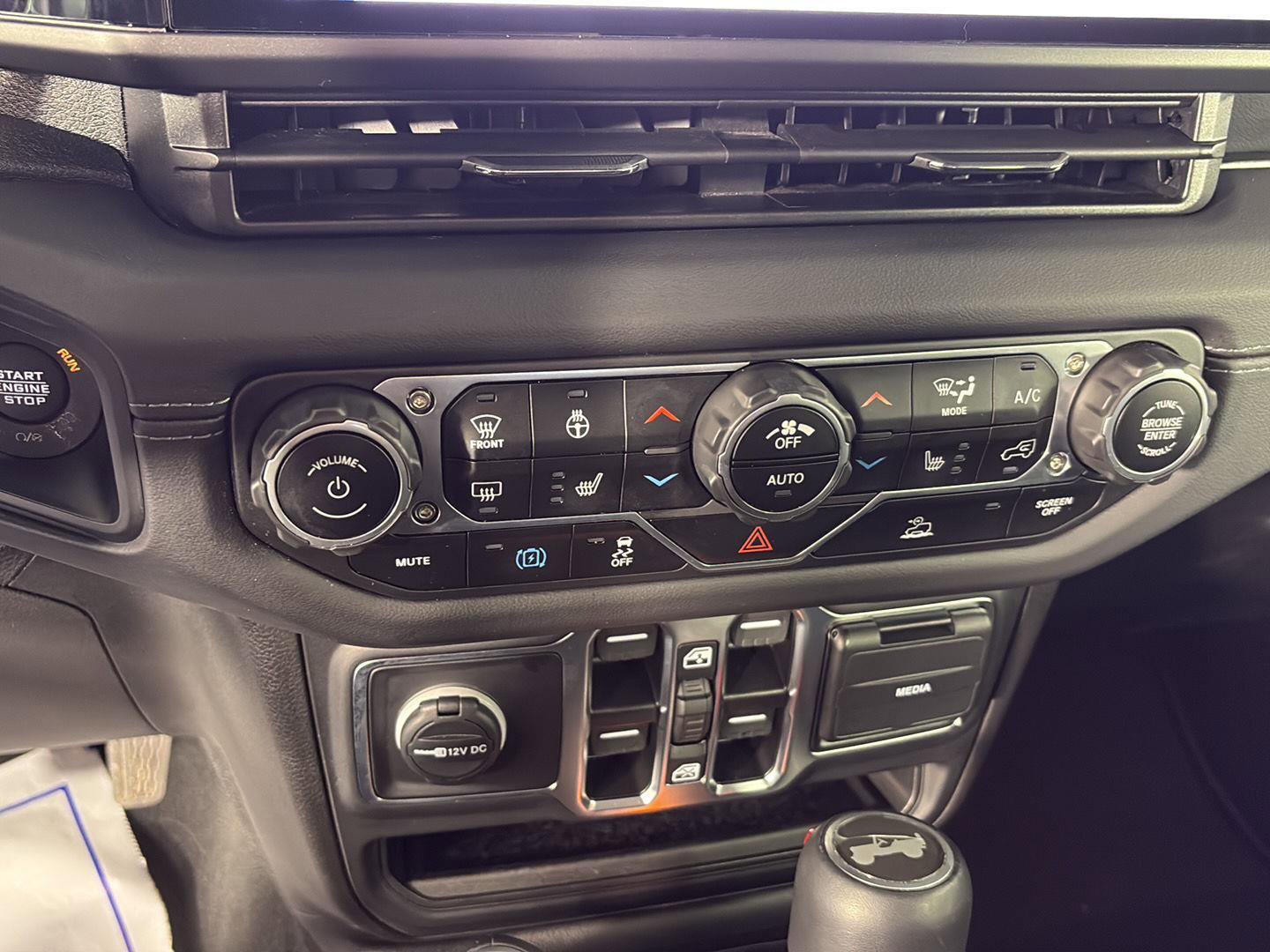 Used 2024 Jeep Wrangler Sahara w/ Technology Group image 37