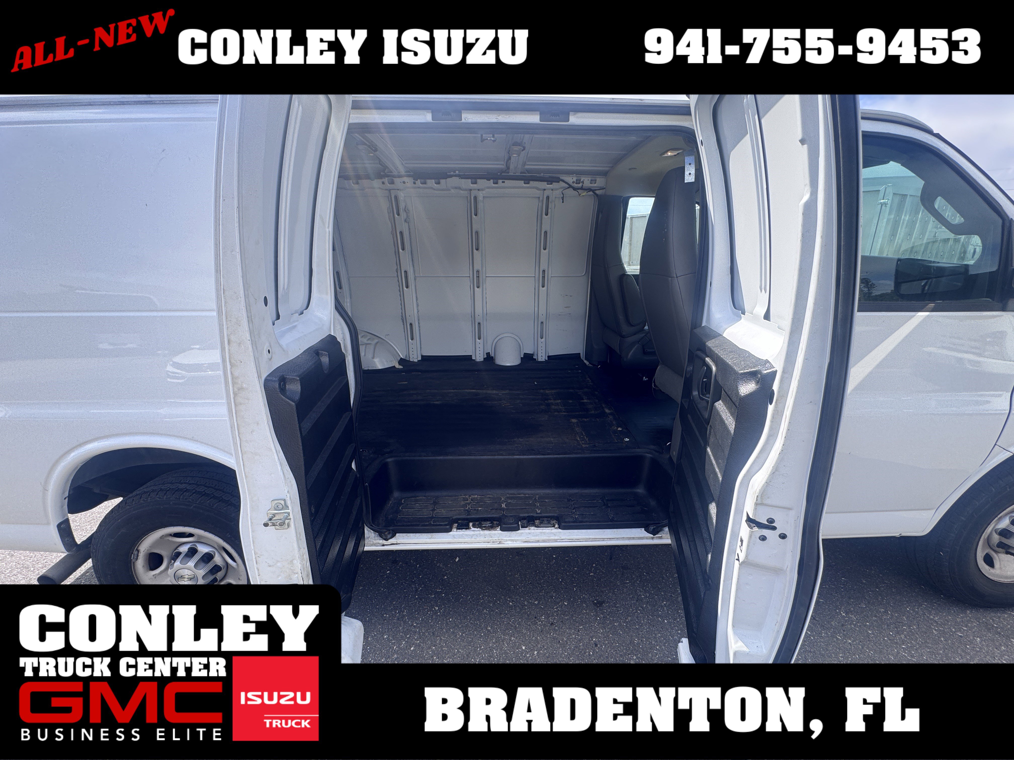 Used 2022 Chevrolet Express 2500 2500 RWD 135 w/ Driver Convenience Package image 9