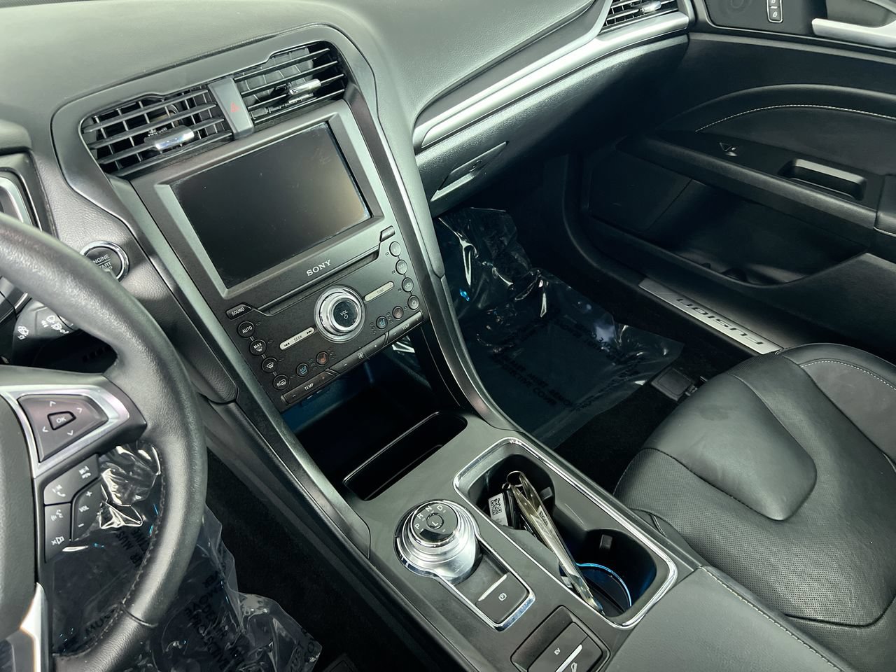 Used 2019 Ford Fusion Energi Titanium FWD image 23