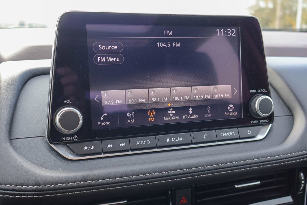 Used 2023 Nissan Rogue SL image 3