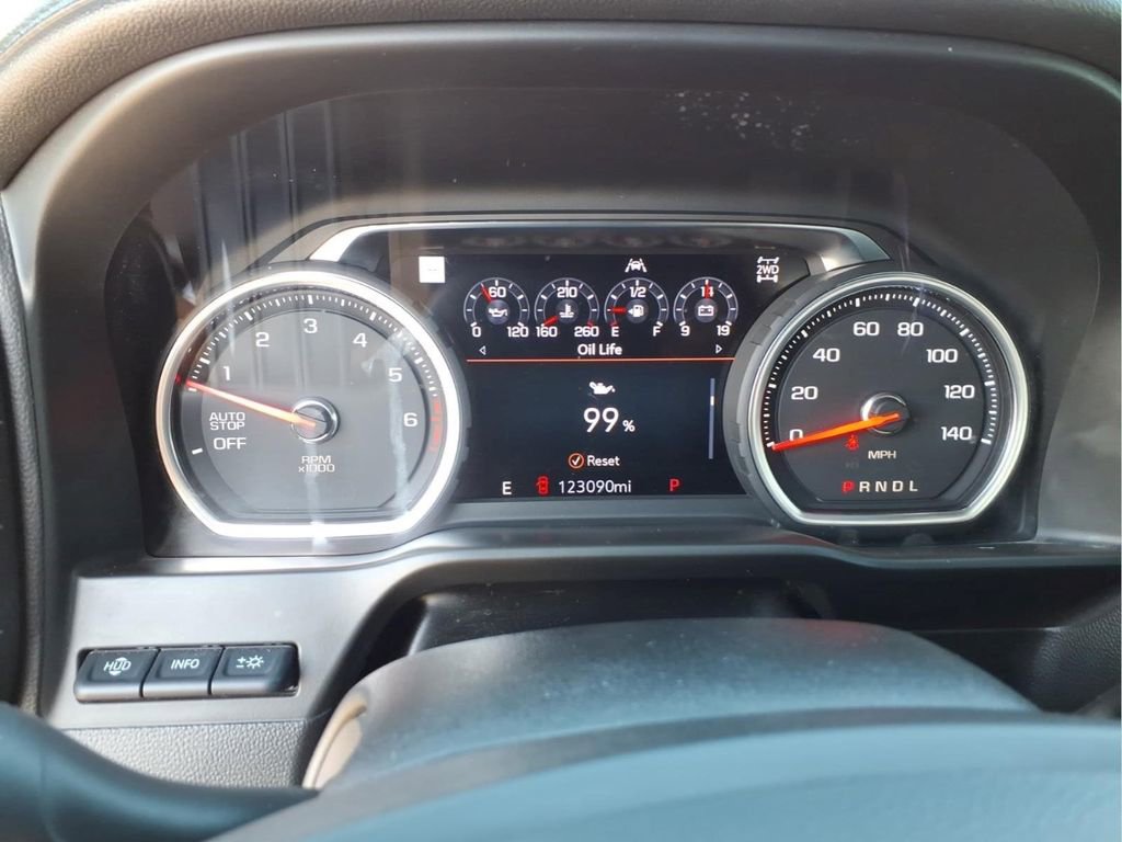 Used 2019 Chevrolet Silverado 1500 High Country w/ Technology Package AWD/4WD image 18