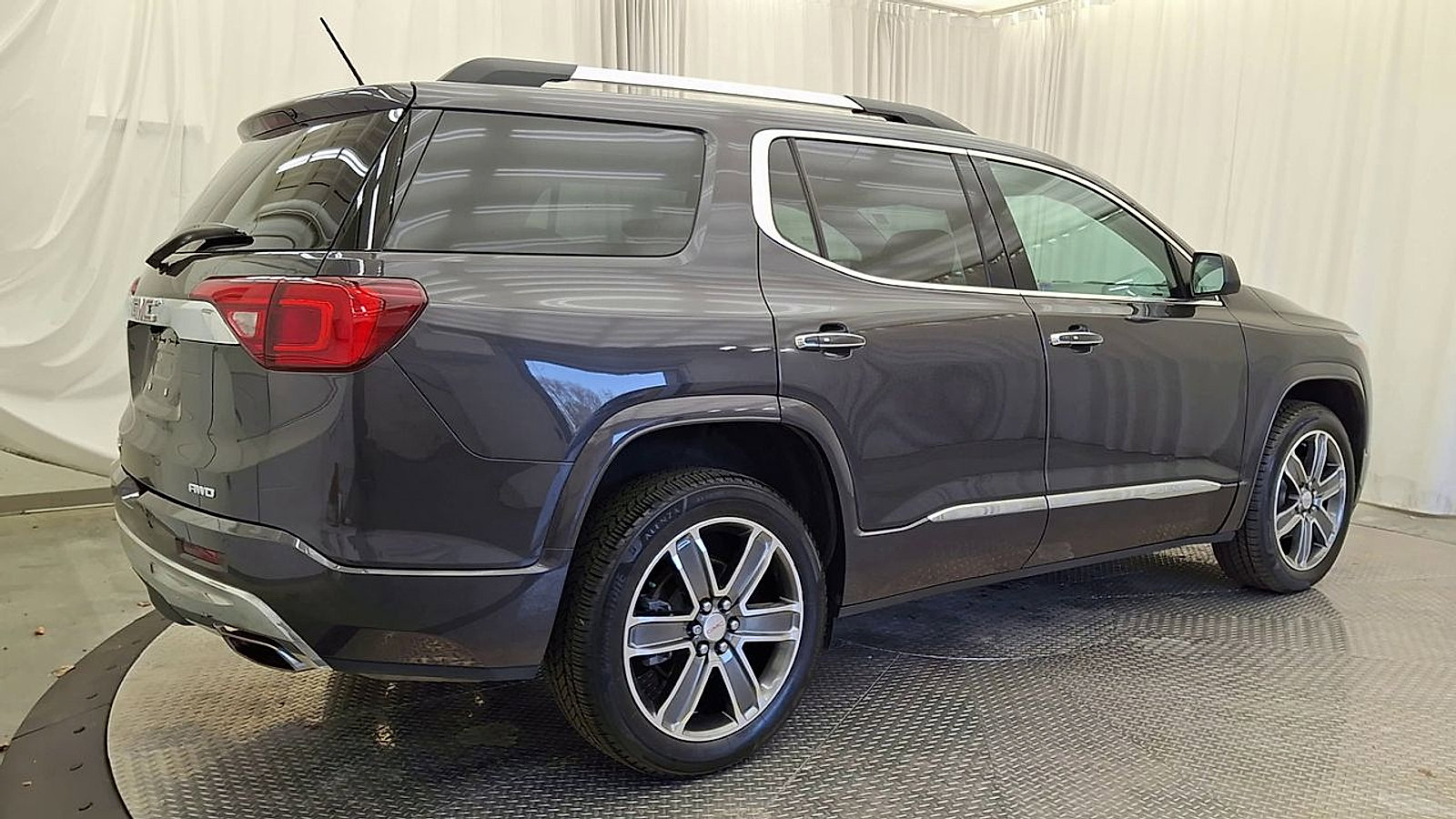 Used 2017 GMC Acadia Denali w/ Technology Package image 3