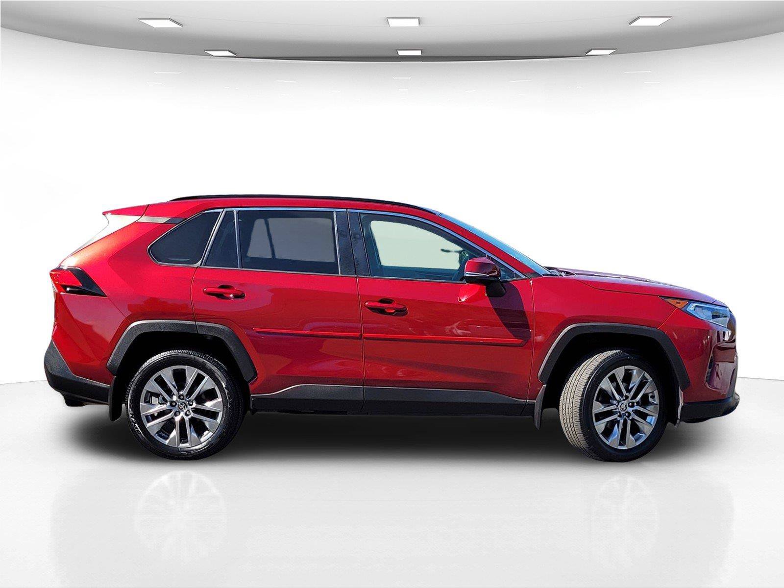 Used 2021 Toyota RAV4 XLE Premium AWD/4WD image 6