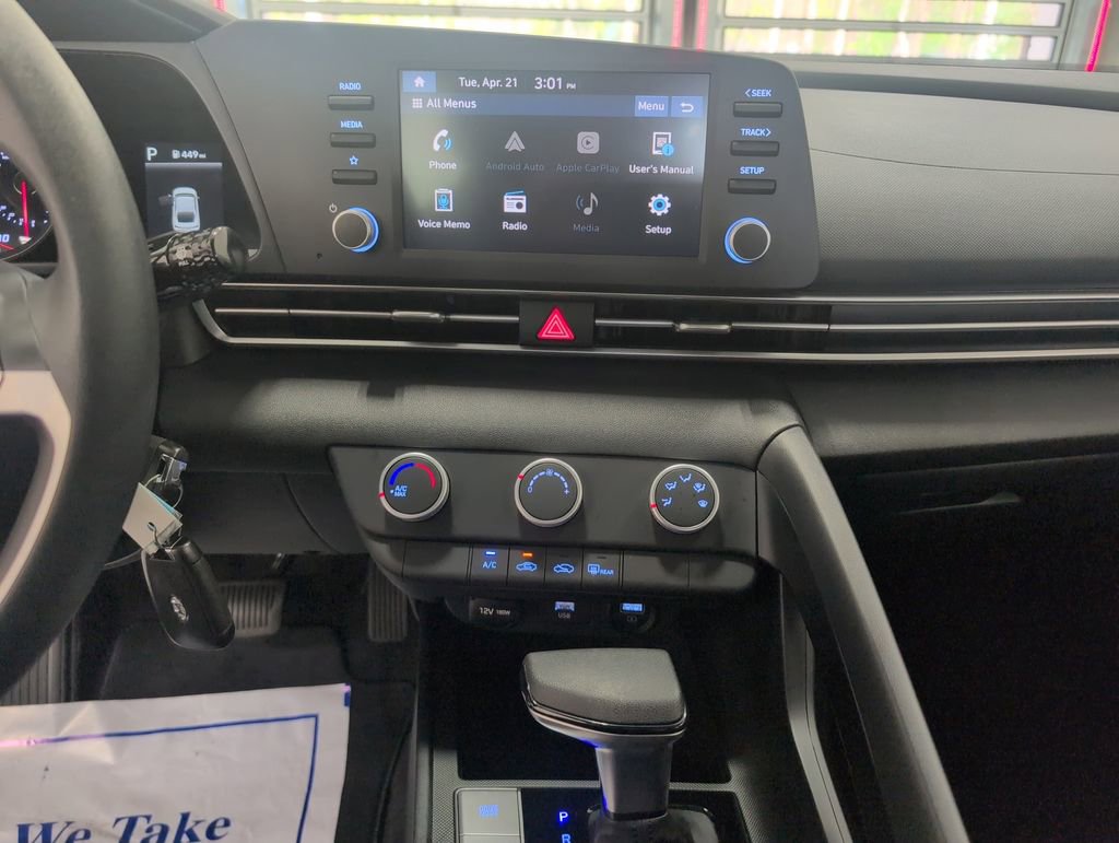 Used 2023 Hyundai Elantra SE w/ Cargo Package image 19