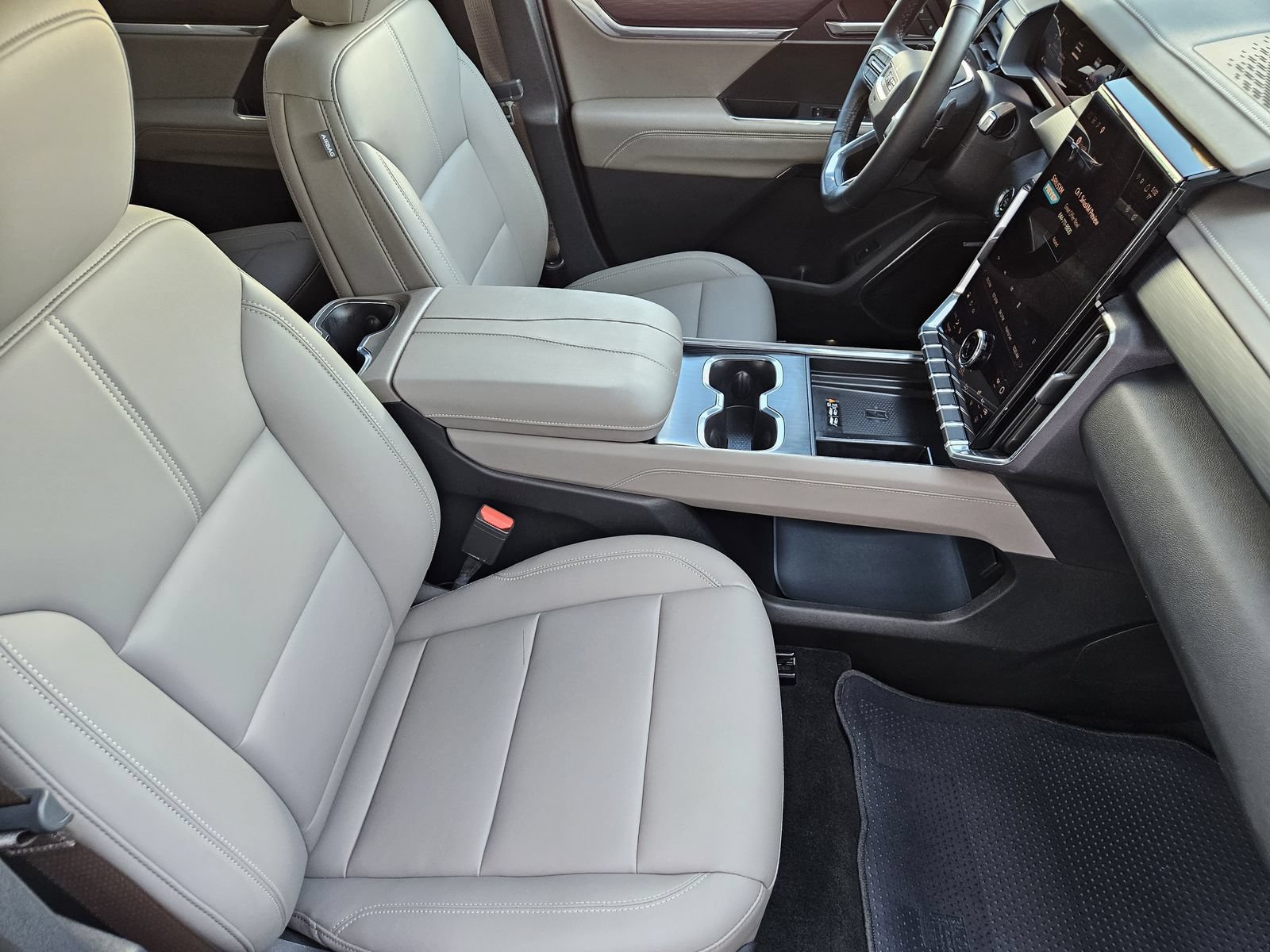 Certified 2026 GMC Acadia Elevation w/ Elevation Premium Package FWD image 17