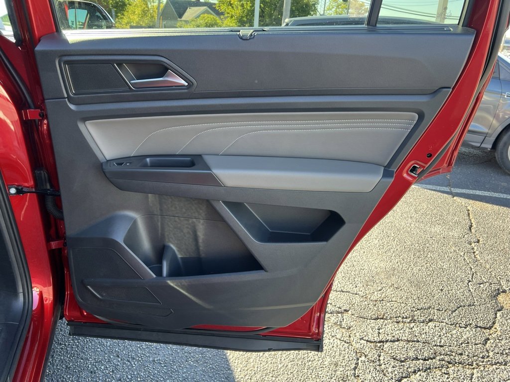 Used 2023 Volkswagen Atlas SE image 33