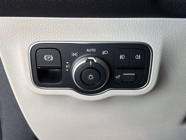 Certified 2026 Mercedes-Benz GLB 250 4MATIC image 11