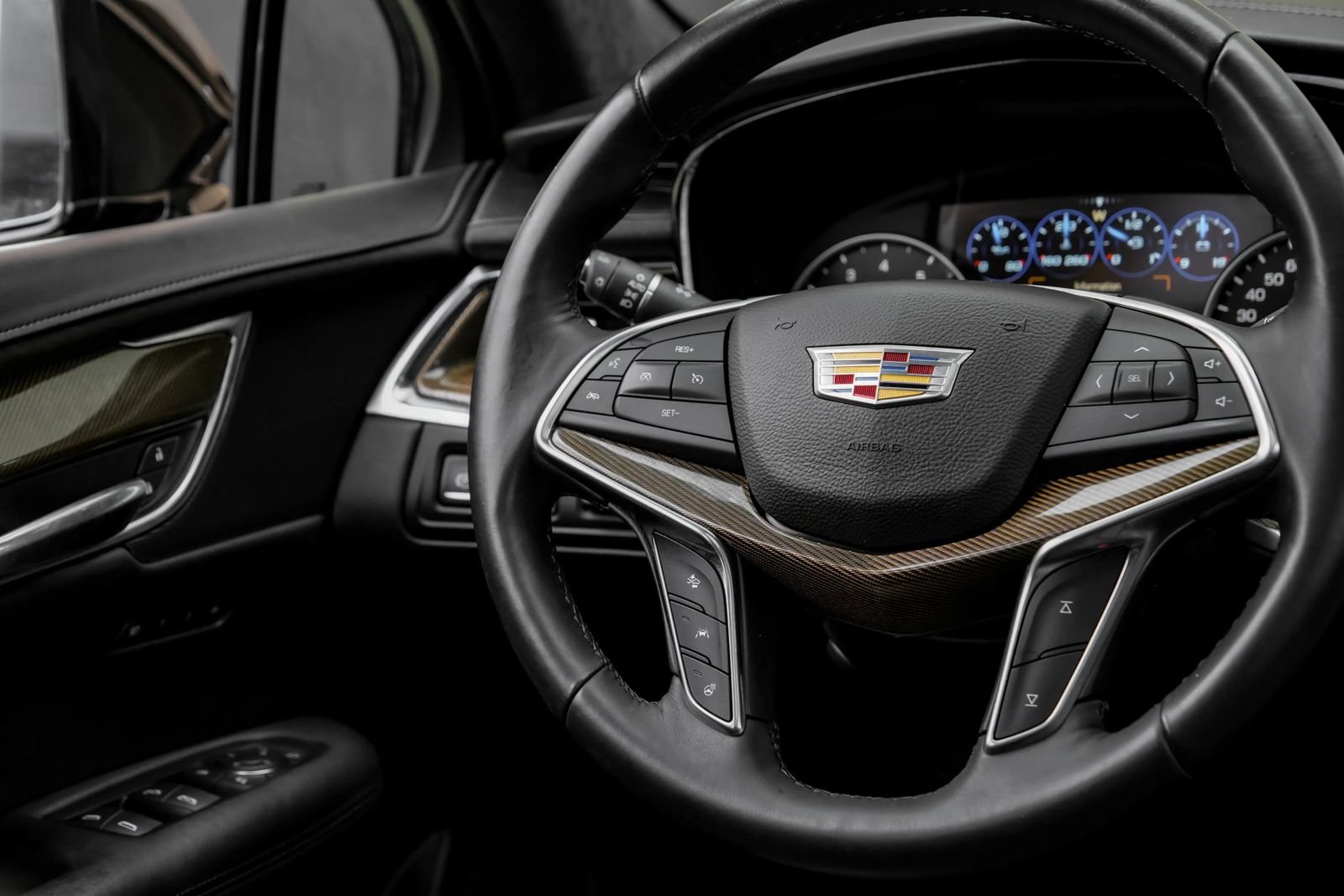 Used 2017 Cadillac XT5 Platinum AWD/4WD image 26