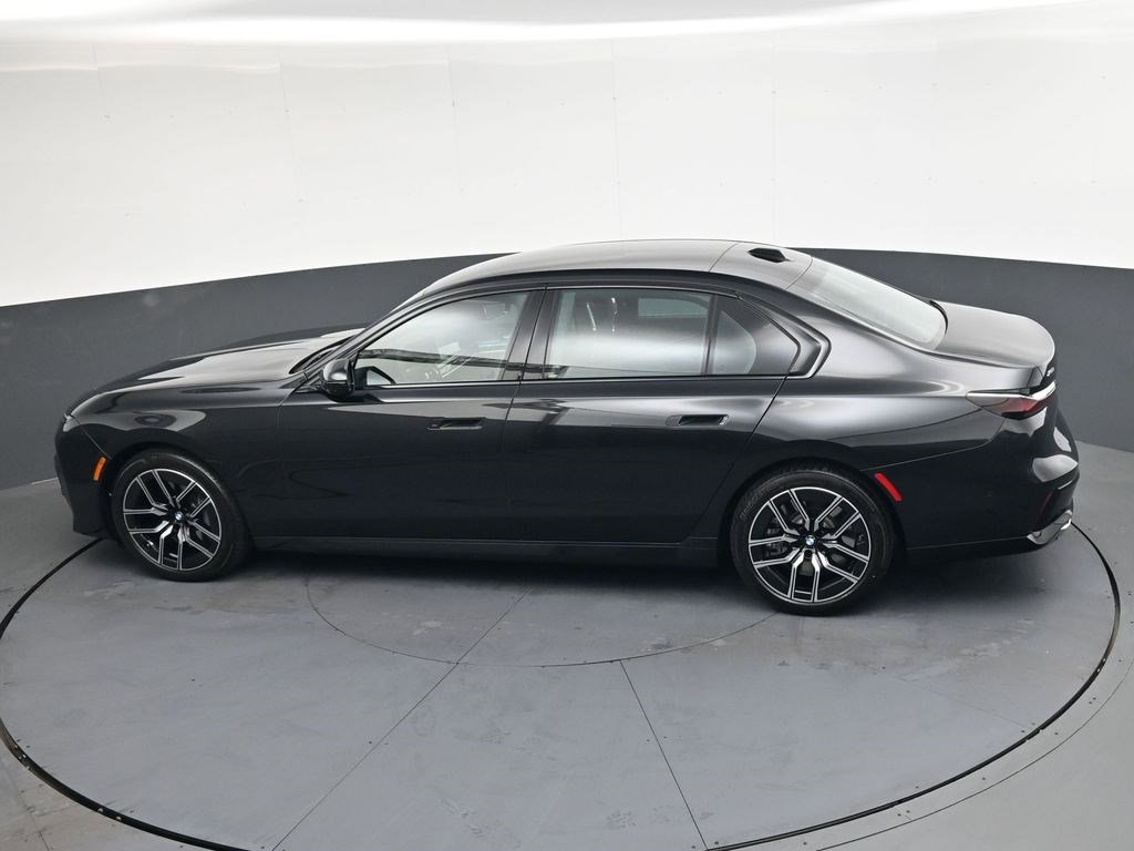 Used 2025 BMW 760i xDrive w/ Luxury Rear Seating Package AWD/4WD image 22