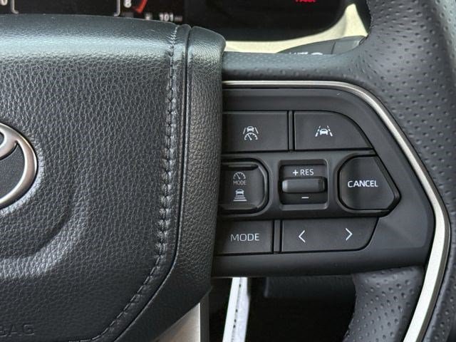 New 2026 Toyota 4Runner SR5 AWD/4WD image 16