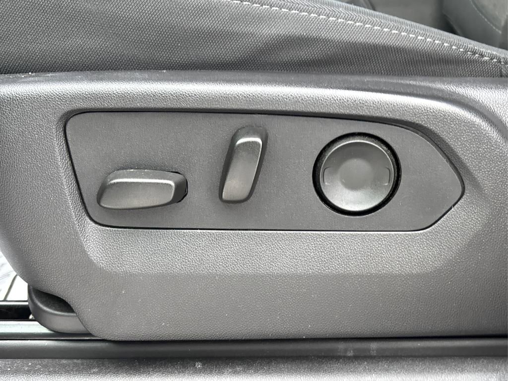 Used 2024 Chevrolet Silverado 1500 RST w/ Z71 Off-Road Package image 39