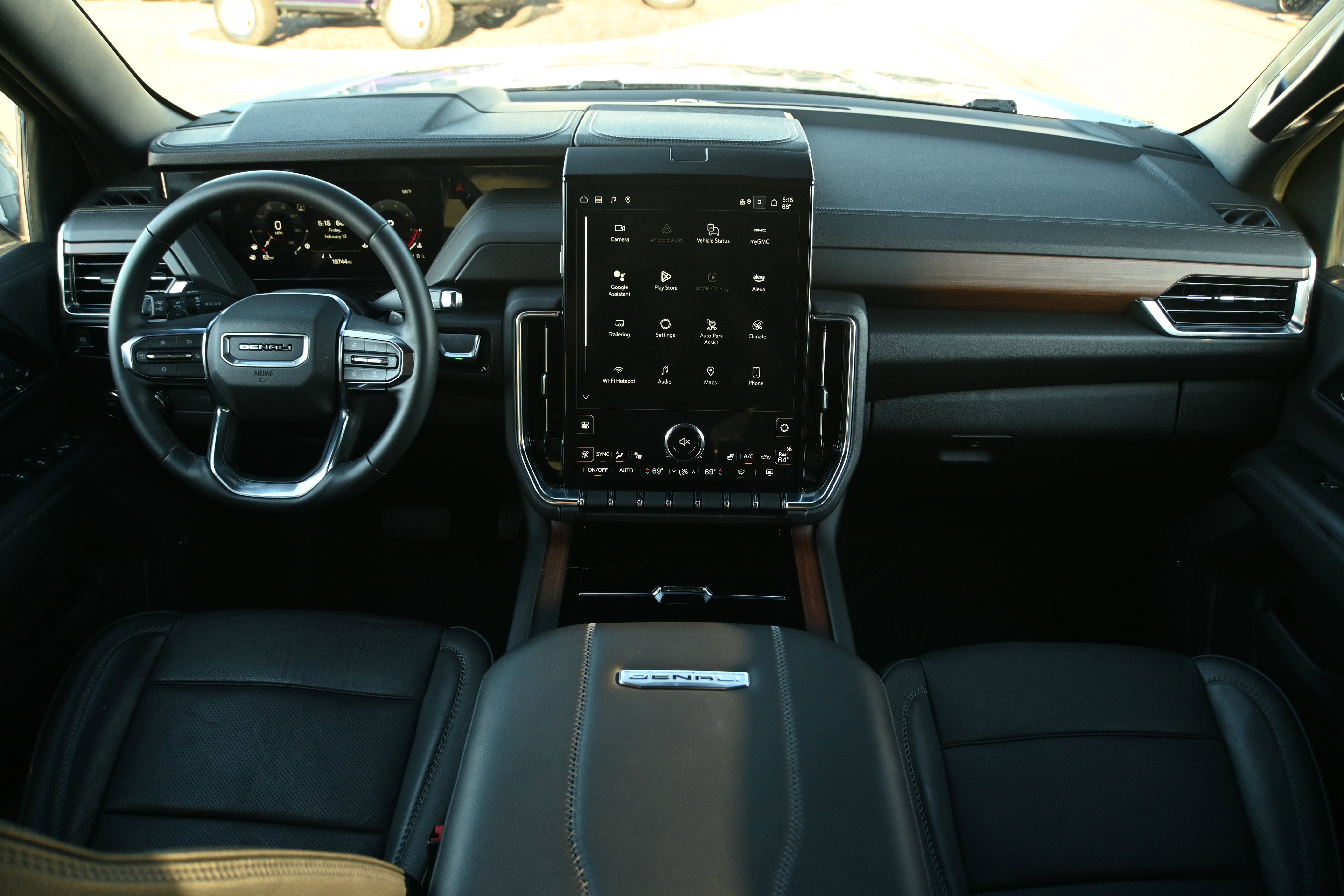 Used 2025 GMC Yukon Denali image 3