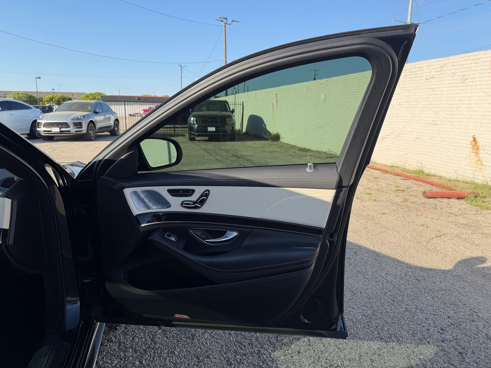 Used 2020 Mercedes-Benz S 560 Sedan image 24