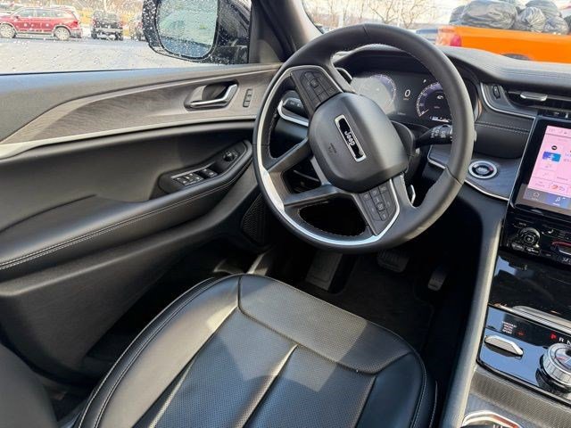 Certified 2025 Jeep Grand Cherokee L Limited w/ Luxury Tech Group II image 14