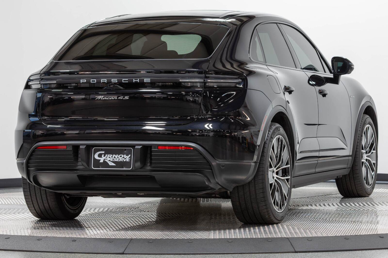 Used 2025 Porsche Macan 4S Electric AWD/4WD image 17