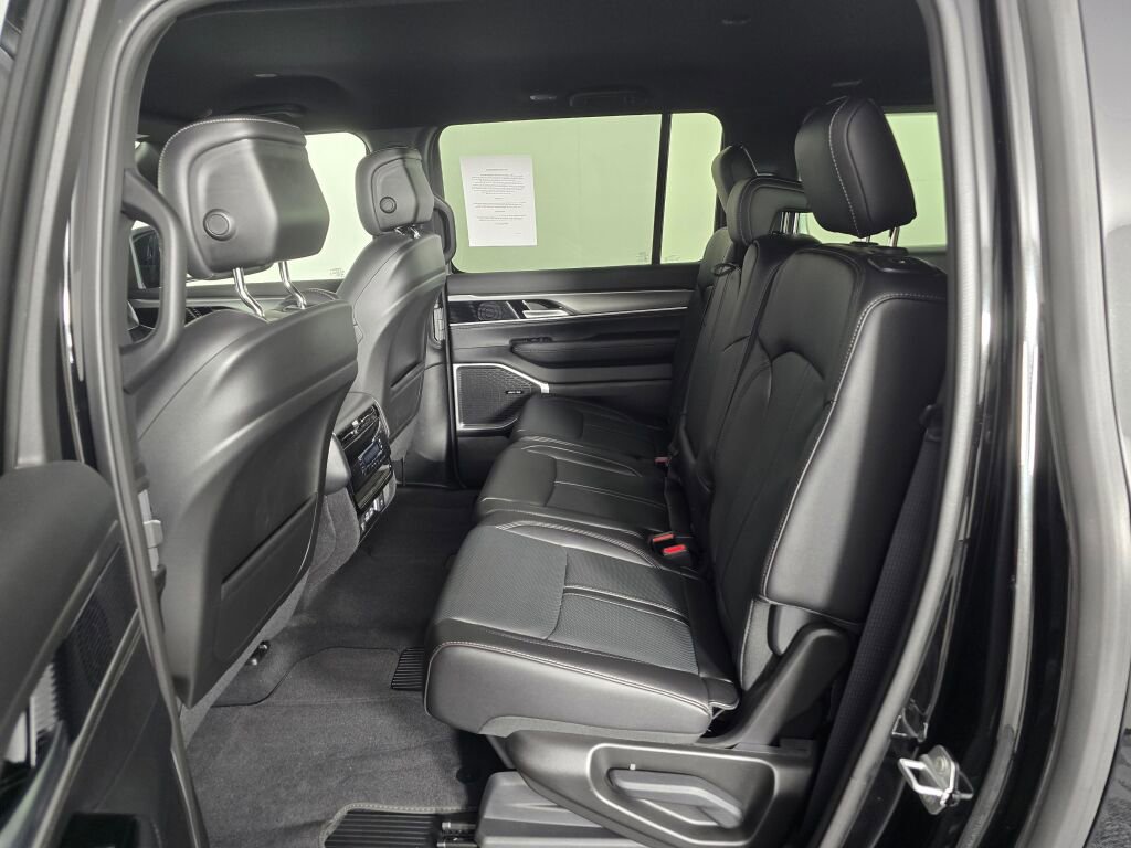 New 2025 Jeep Wagoneer L 4WD w/ HD Trailer Tow Package image 29