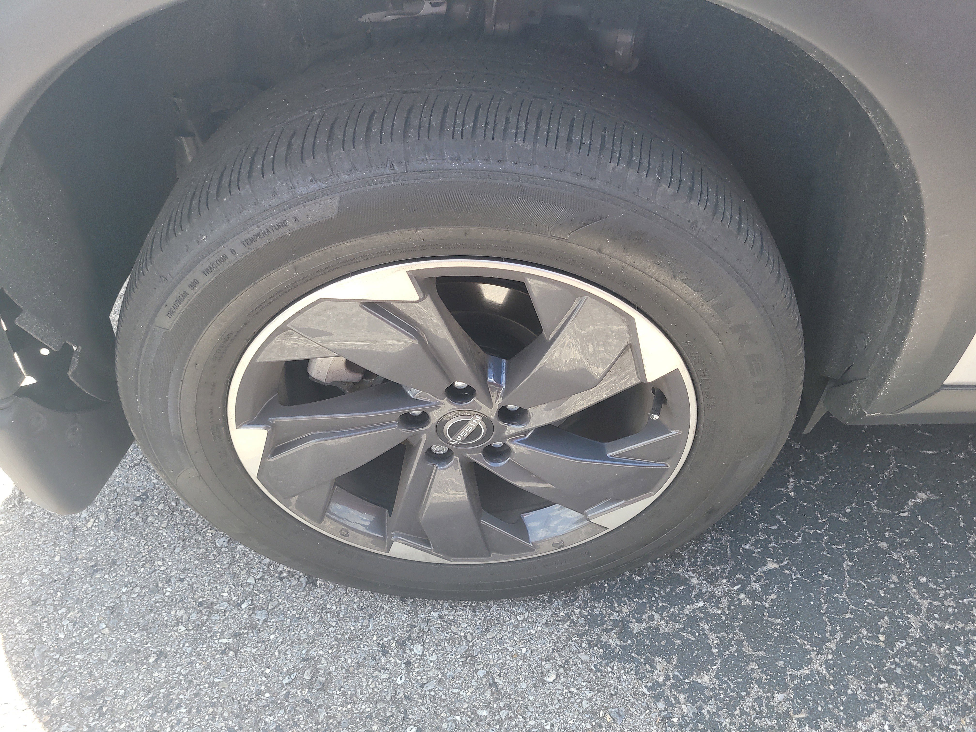 Used 2025 Nissan Rogue SV FWD image 7