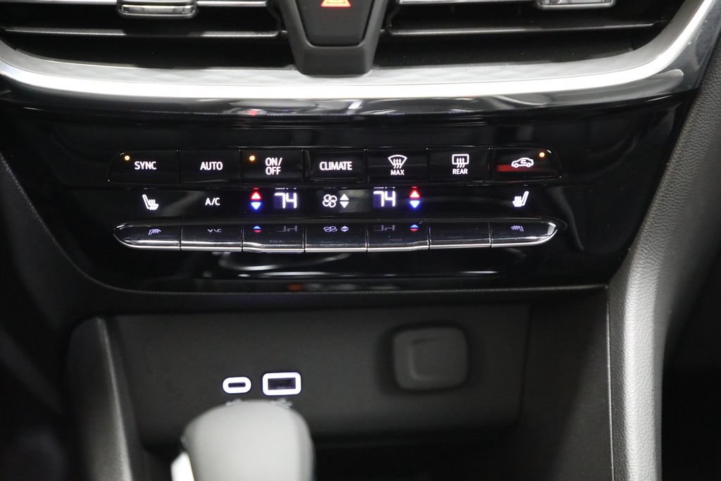 Used 2025 Buick Encore GX Avenir w/ Avenir Technology Package AWD/4WD image 6
