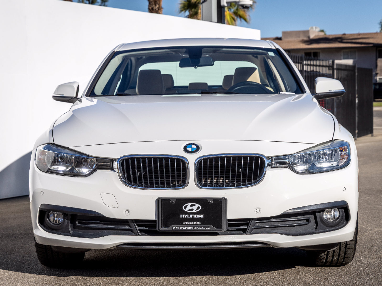 Used 2017 BMW 320i Sedan RWD image 4