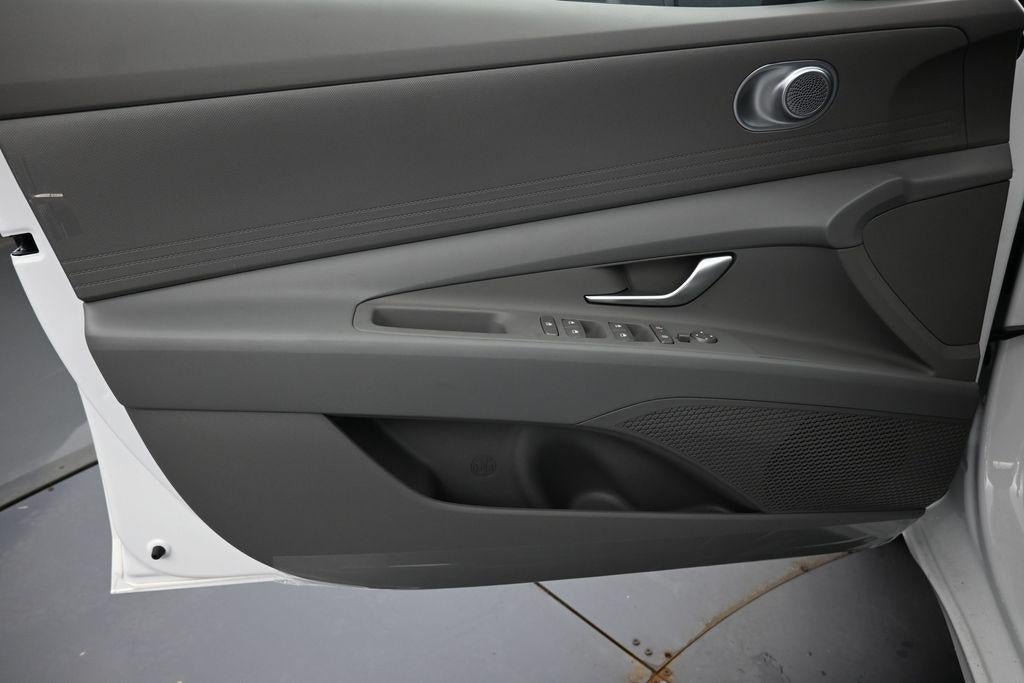 New 2026 Hyundai Elantra SE FWD image 22