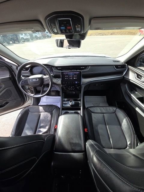 Used 2023 Jeep Grand Cherokee L Limited w/ Luxury Tech Group II AWD/4WD image 9