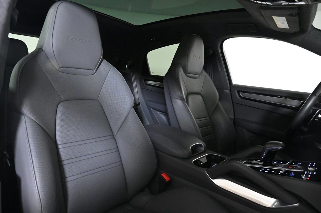 Used 2022 Porsche Cayenne Turbo image 19