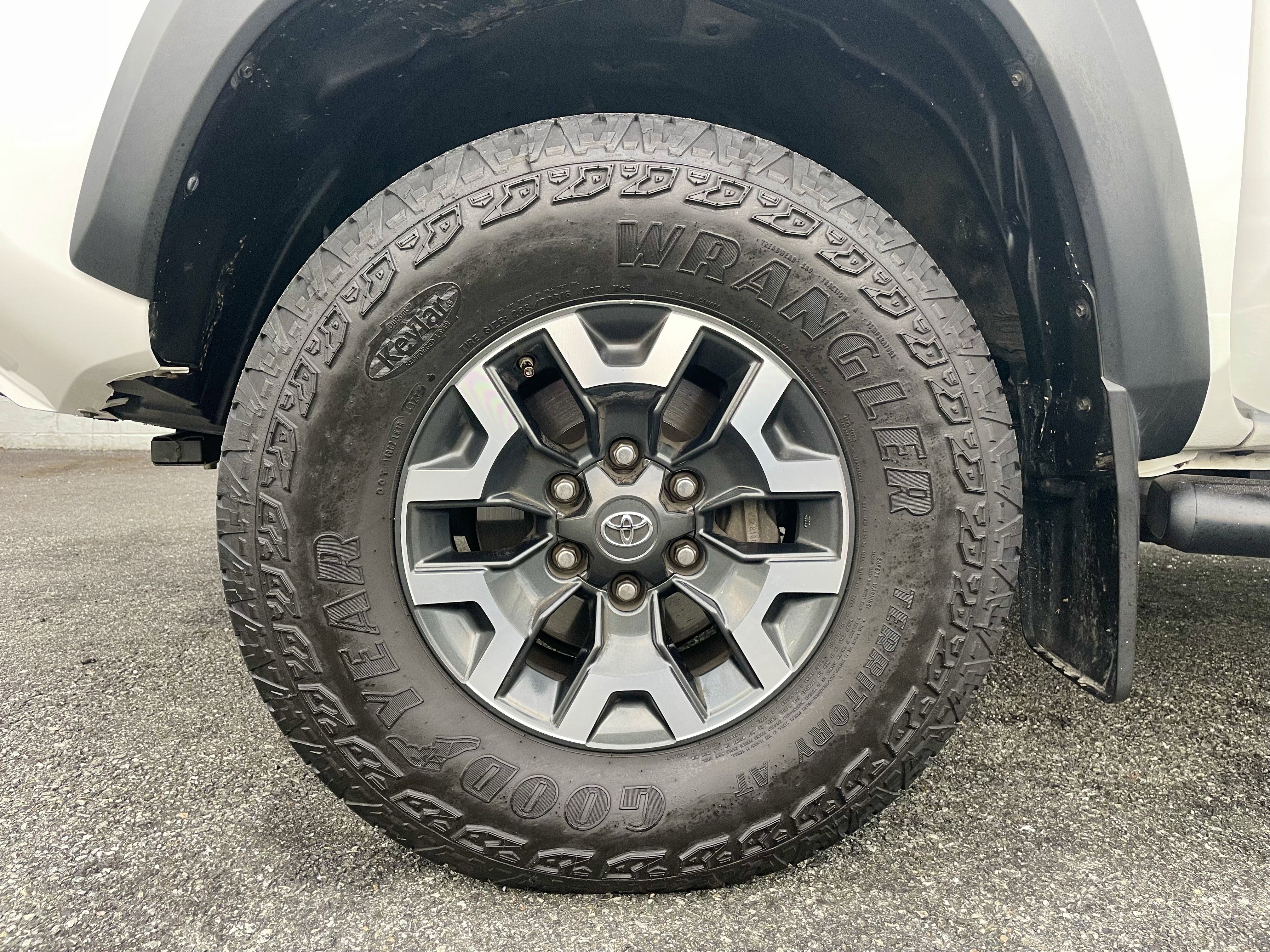 Used 2020 Toyota Tacoma TRD Off-Road image 9