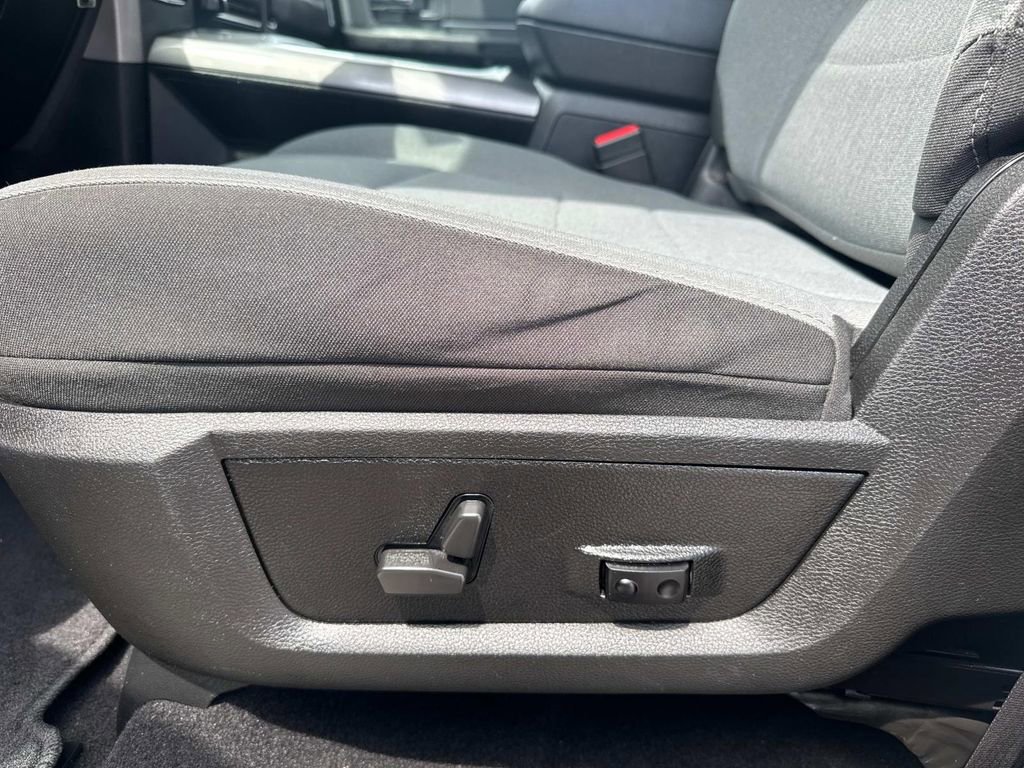 Used 2022 RAM 1500 Classic SLT w/ Electronics Group image 15