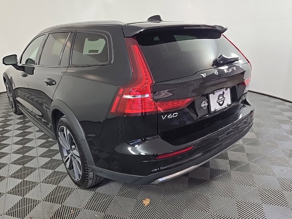 Certified 2025 Volvo V60 B5 Cross Country Plus image 8