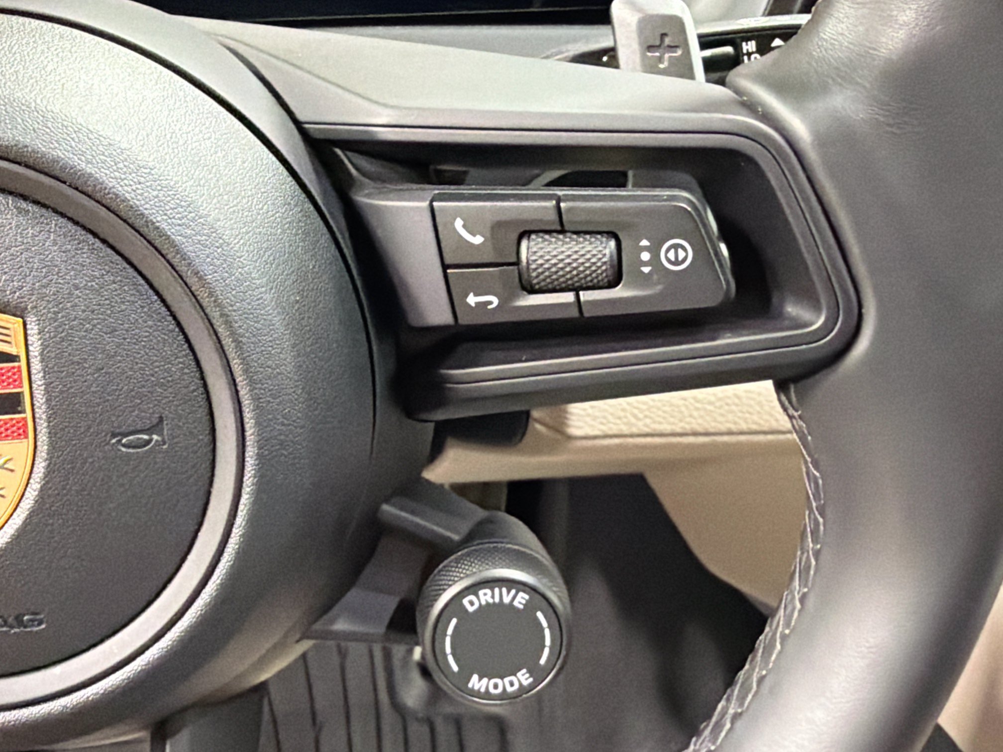 Certified 2026 Porsche Panamera image 38