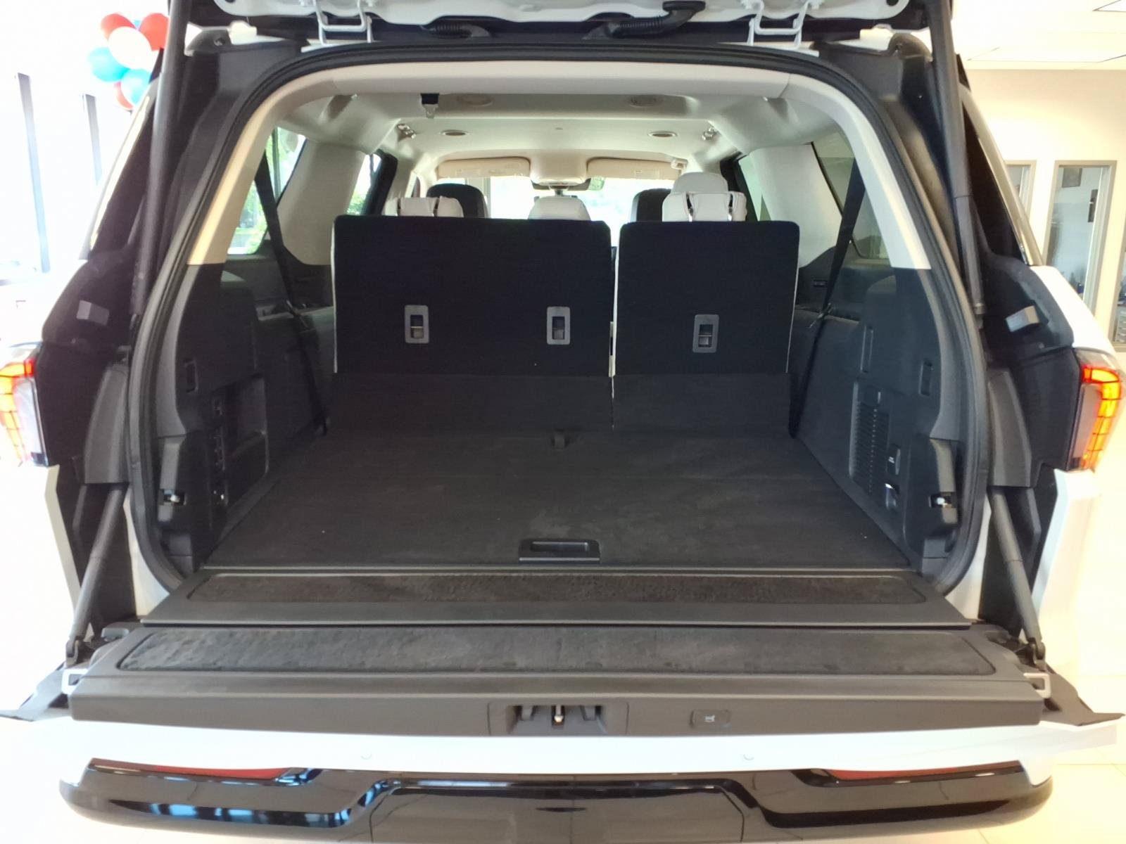 New 2027 Lincoln Navigator L Premier AWD/4WD image 12
