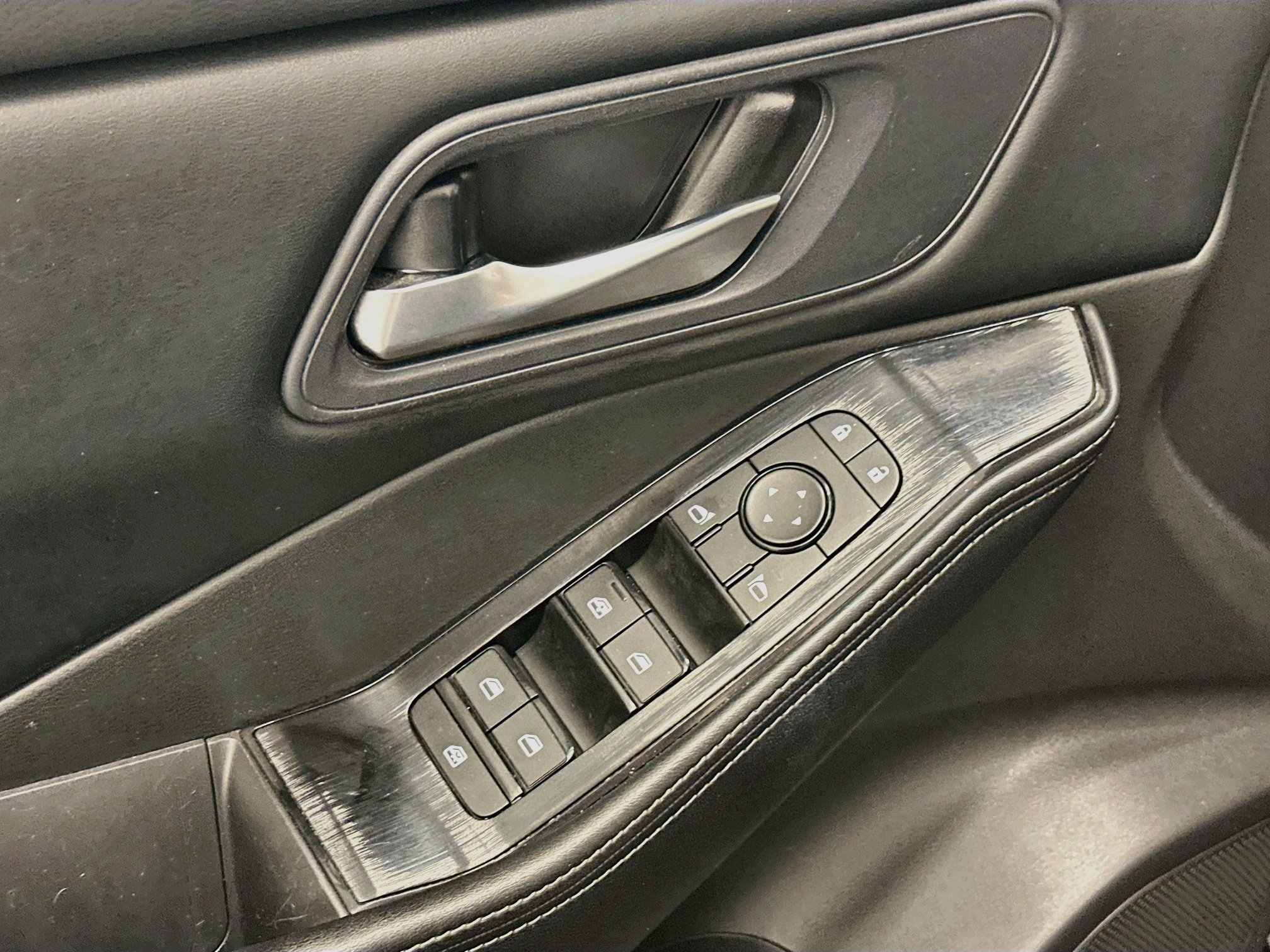Used 2024 Nissan Rogue SV AWD/4WD image 15