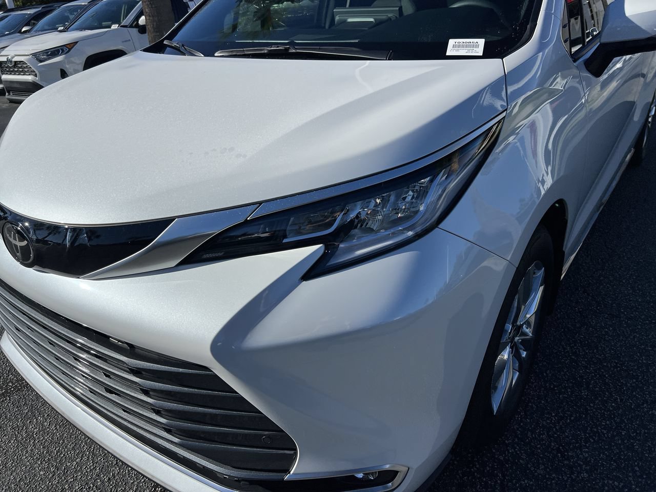 Used 2026 Toyota Sienna Limited FWD image 6