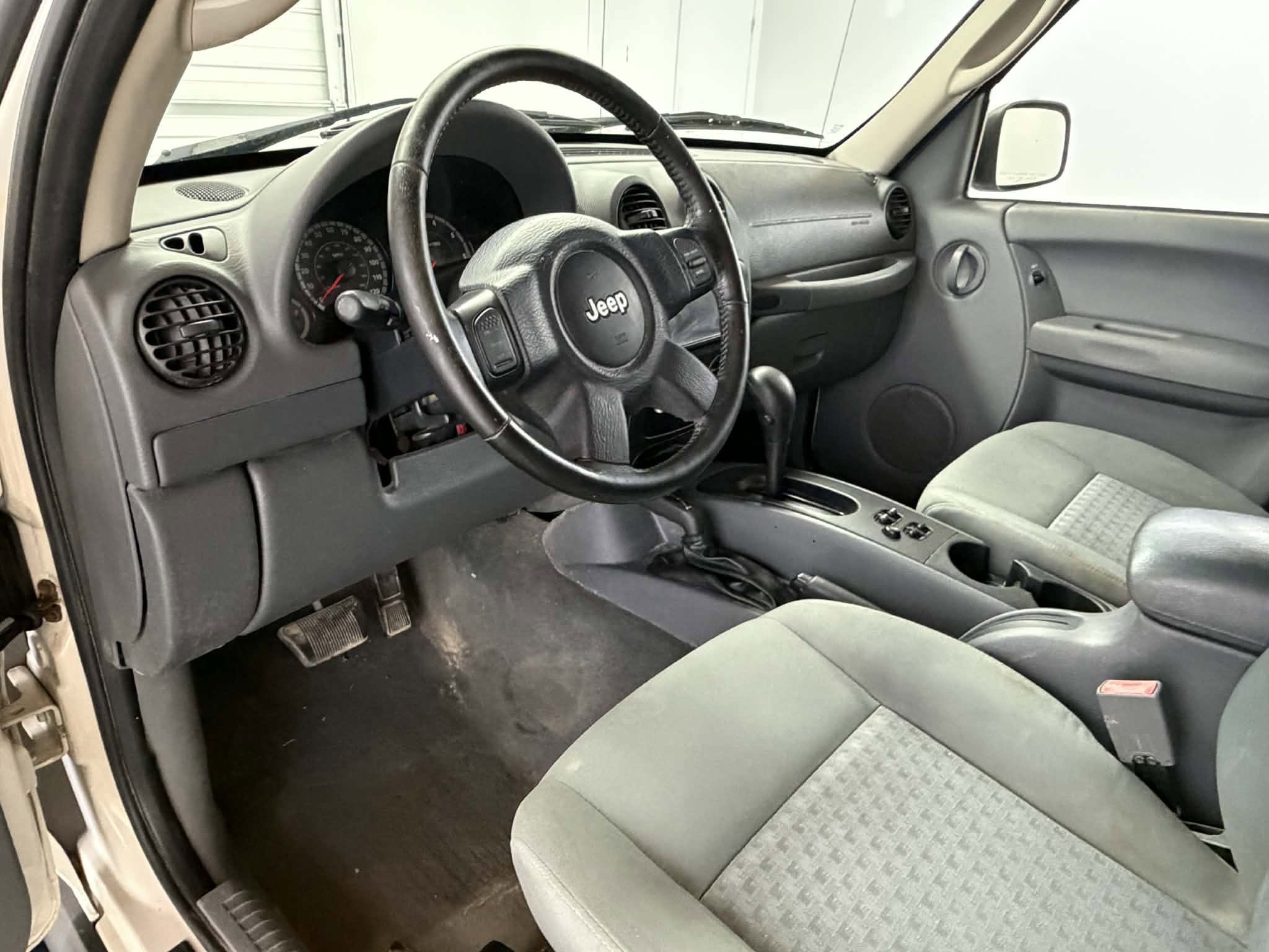 Used 2006 Jeep Liberty Sport AWD/4WD image 18