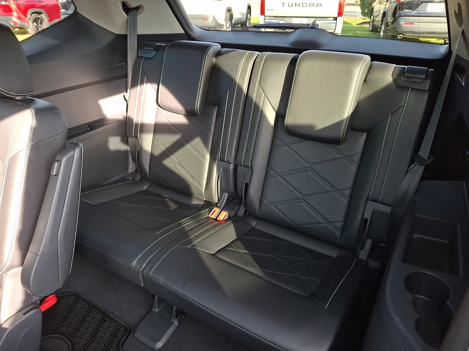 Used 2024 Volkswagen Atlas SE AWD/4WD image 12