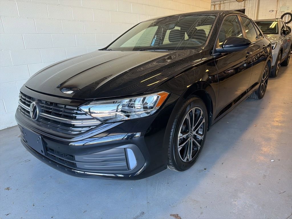 Used 2023 Volkswagen Jetta Sport image 1