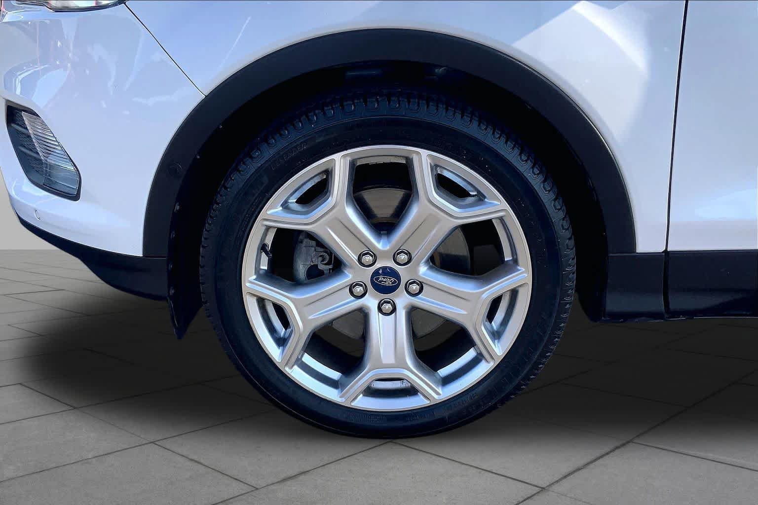 Used 2019 Ford Escape Titanium FWD image 11