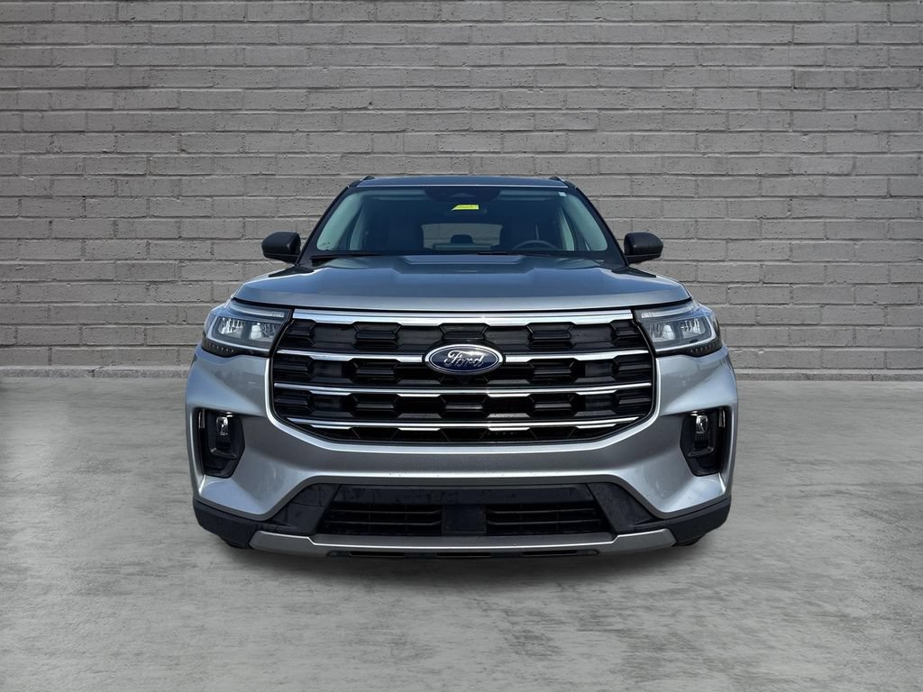Used 2025 Ford Explorer Active w/ Active Comfort Package AWD/4WD image 2