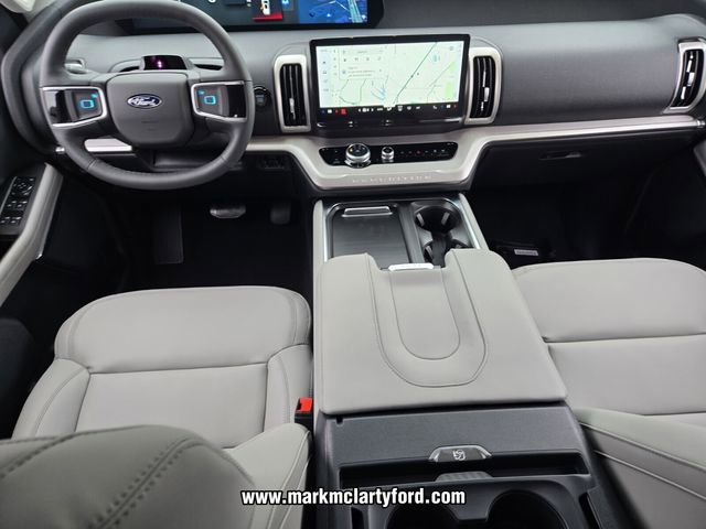 New 2026 Ford Expedition Active image 9